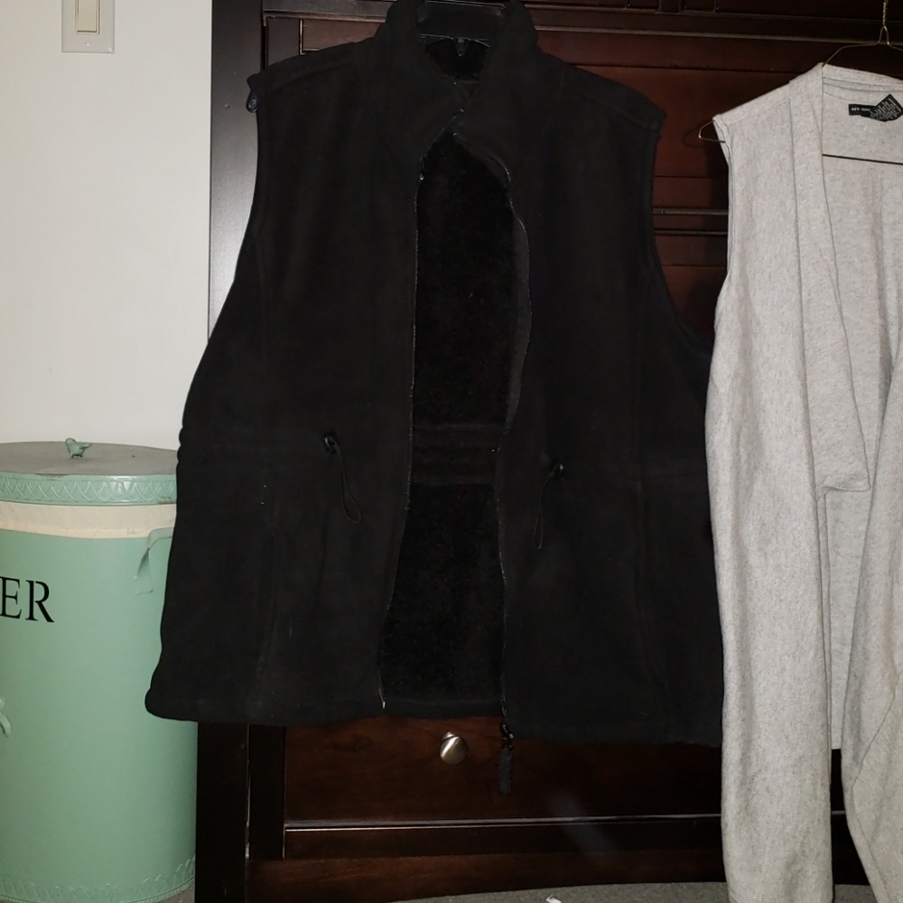 Black fleece vest size 1x